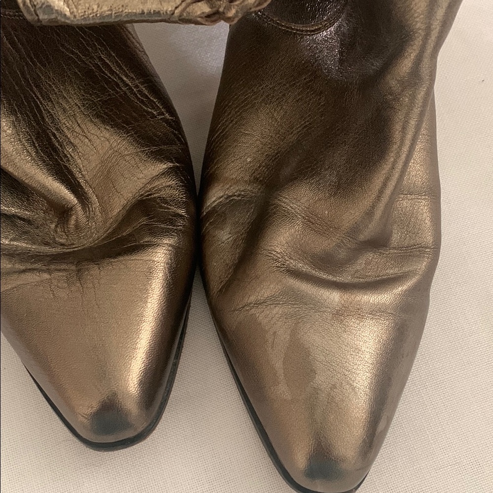 Vero Cuoio Silver Heeled Boots with Intricate Detailing - Picture 2 of 2